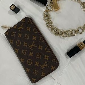 RARE Louis Vuitton Zippy Organizer Wallet